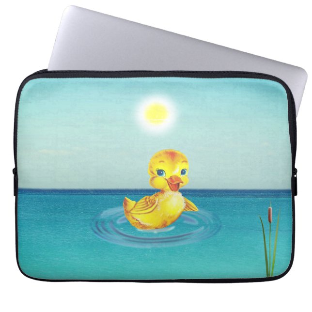 Capa Para Notebook Patinho Fofo Nadando no Lago (Frente)