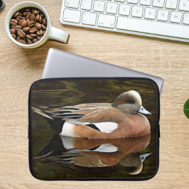 Capa Para Notebook Pato Americano Wigeon no Pond