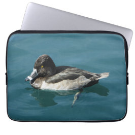 Capa Para Notebook Pato na Água Preto Branco Anel Pescoço Lago Animal