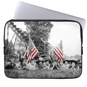 Capa Para Notebook Patriotic Group Women American Flag Circa 1910
