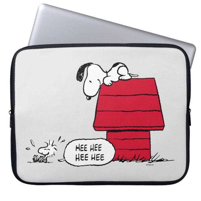 Capa Para Notebook PEANUTS | Padrão vermelho e preto (Frente)
