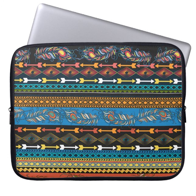 Capa Para Notebook Penas Étnicas: Embroiderme Boho Chic (Frente)
