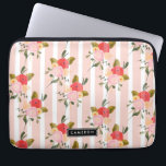 Capa Para Notebook Peônimos e faixas cor-de-rosa embebidos personaliz<br><div class="desc">Bolsa de laptop personalizável com flores cor-de-rosa e padrão de listras. Este padrão elegante também está disponível em vários produtos.</div>