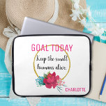 Capa Para Notebook Pequeno Humano Floral Moderno Engraçado<br><div class="desc">Este moderno e engraçado caso apresenta flores na moda e um falso quadro de brilho dourado,  com a citação humorística "Goal Today: Keep the Small Humans Alive." Personalize facilmente com seu nome. Faz um presente de excelente para pais ou professores!</div>