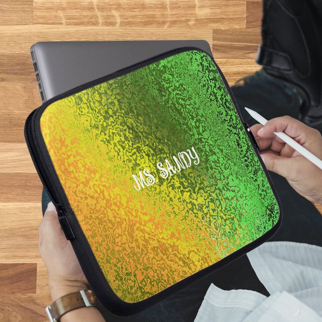 Capa Para Notebook Personalizar os tons brilhantes de verde e amarelo (Personalize Name Shiny Shades of Green & Yellow Laptop Sleeve)