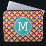 Capa Para Notebook Personalize o monograma geométrico das ondas<br><div class="desc">Esta bolsa de laptop monogrammed à moda caracteriza um teste padrão geométrico das ondas originais da multi-cor. Personalize-a substituindo o texto do placeholder. Para mais opções como mudá-la a pia batismal e é clique do tamanho "personaliza-o" botão. nota do *Please que o Watermark de Zazzle que aparece na estréia do...</div>