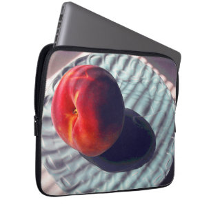 Capa Para Notebook Pêssego nas sombras e na luz solar