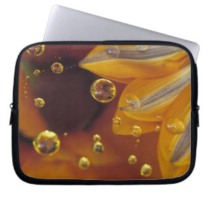 Capa Para Notebook Pétalas em superfície reflexiva de Mylar com gotas