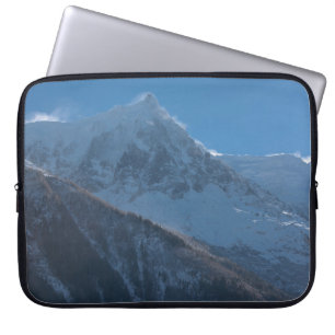 Capa Para Notebook Picos de montanha franceses cobertos de neve fresc