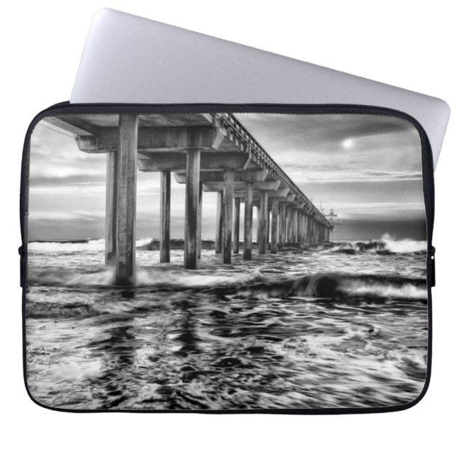 Capa Para Notebook Pier em preto e branco ao amanhecer, Califórnia (Frente)