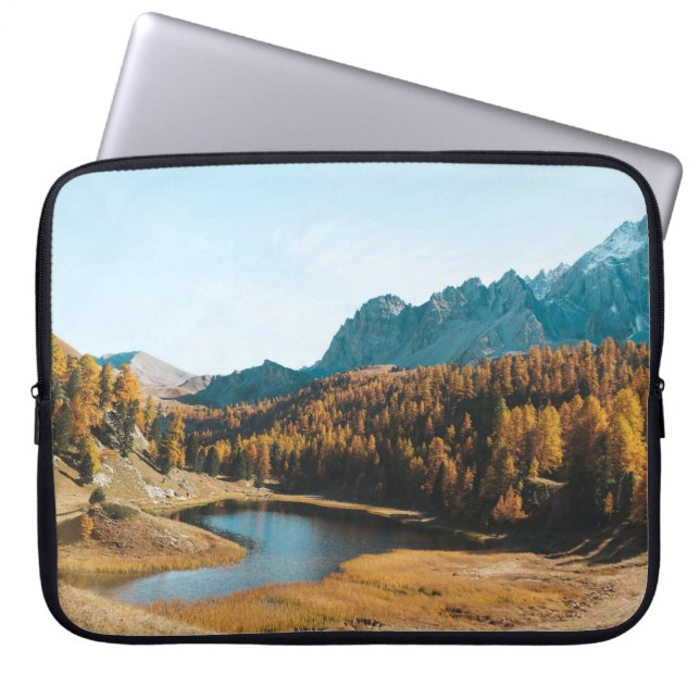 CAPA PARA NOTEBOOK PINAS ÁRVORES PERTO DO LAGO (Frente)