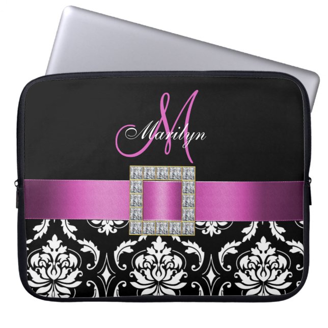 CAPA PARA NOTEBOOK PINK, MONOGRAMA NEGRO (Frente)