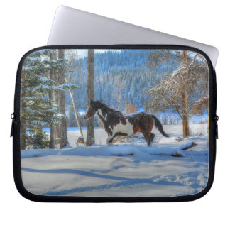Capa Para Notebook Pinto de Trote Stallion & Winter Snows