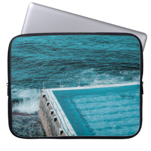 Capa Para Notebook Piscina perto do mar