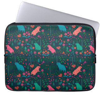 Capa Para Notebook Playful Capybara in the Forest – Tropical Seamless