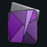 Capa Para Notebook Polígonos abstrato púrpura<br><div class="desc">Inspirada por um vidro colorido, este na moda geométrico contém polígonos em vários tons de roxo esboçados em preto. Um triângulo de lavanda cai do canto superior direito com uma matriz de quadrangulares roxos progressivamente mais escuros e outras formas espiralando ao redor dele da luz para a escuridão. Duas formas...</div>
