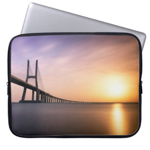 CAPA PARA NOTEBOOK PONTE CONCRETA MARCADA DURANTE O DIA