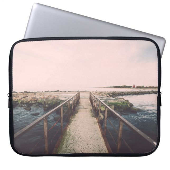 Capa Para Notebook Ponte velha com trilhos metálicos enferrujados per (Frente)