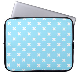 Capa Para Notebook Pontos de cruz brancos no azul-bebê