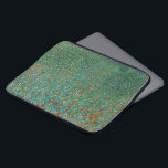 Capa Para Notebook Poppy Field de Gustav Klimt, Vintage Art Nouveau<br><div class="desc">Poppy Field (1907), por Gustav Klimt, é uma pintura típica da Era Vitoriana de belas artes simbolizando a paisagem floral. Uma cena natural com um grande campo com flores vermelhas floridas. É primavera e as papilas e frutas estão floridas. Sobre o artista: Gustav Klimt (1862-1918) era um pintor simbolista austríaco...</div>