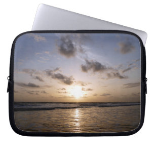 Capa Para Notebook Pôr do sol sobre o mar árabe
