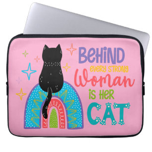 Capa Para Notebook Por Trás De Cada Mulher Forte Está O Gato Dela