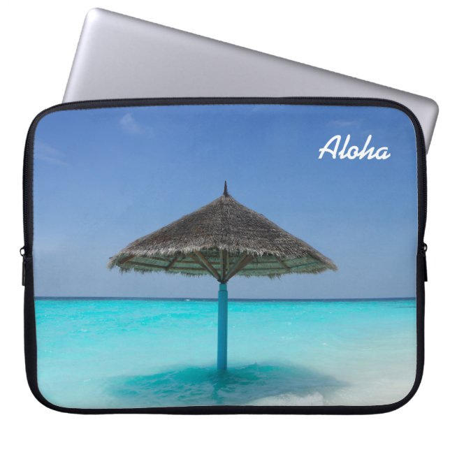 Capa Para Notebook Praia Cênica Tropical com o Guarda-chuvas Atingido (Frente)