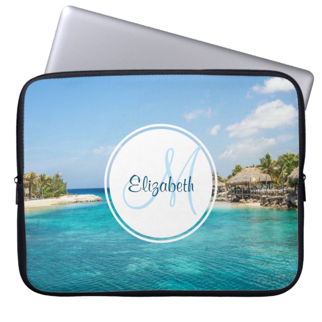 Capa Para Notebook Praia tropical cêntrica com Monograma de Huts Atin (Frente)