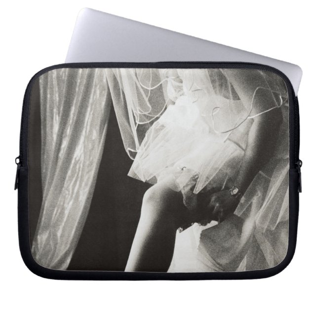 Capa Para Notebook <Preparing> por Kim Koza (Frente)