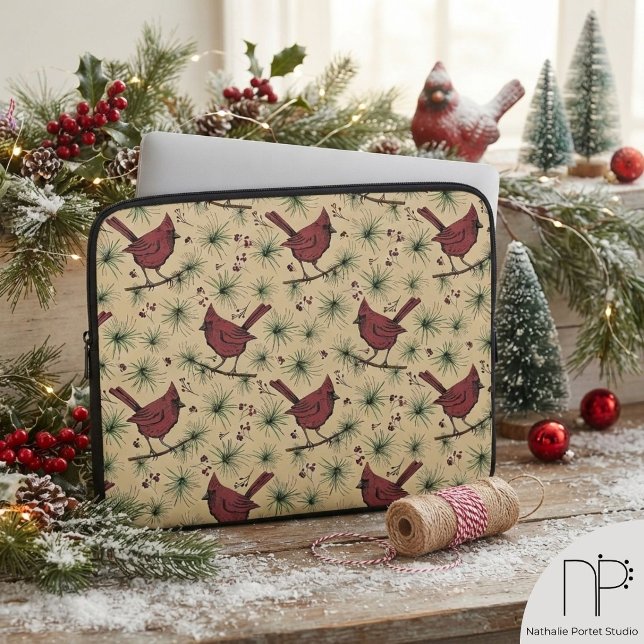 Capa Para Notebook Protetor de Laptop Winter Cardinal Gold (This winter laptop sleeve features hand-drawn cardinals on pine for elegant holiday protection.)