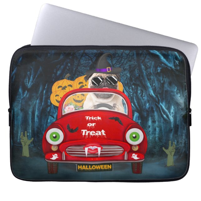 Capa Para Notebook Pug Cão Dirigindo Carro Assustador Halloween (Frente)