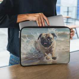 Capa Para Notebook Pug feliz na praia