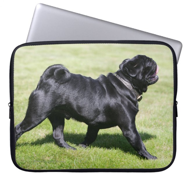 Capa Para Notebook Pug preto que arfa ao andar (Frente)