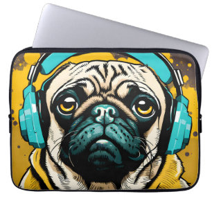 Capa Para Notebook Pug vestindo fones de ouvido
