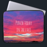Capa Para Notebook Punch Hoje Na Face Azul Cor-De-Rosa Quente Foto Su<br><div class="desc">Às vezes, todos os dias você só tem que começar a lutar! "Punch hoje na cara", porque qualquer coisa é possível quando você coloca sua mente nela. Aproveite esta bolsa de laptop neoprena com uma foto do assombroso nascer do sol de pinks quentes, laranjas, púrpuras e blues de córnea. Esta...</div>
