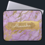 Capa Para Notebook Púrpura e mármore com folha dourada e brilho<br><div class="desc">Lavendar roxo e mármore com folha de ouro e um caso de monograma elegante brilhante. Este caso pode ser personalizado para incluir seu primeiro nome.</div>