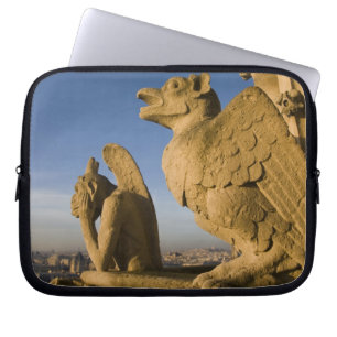 Capa Para Notebook Quimera na fachada da Catedral de Notre Dame,