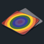 Capa Para Notebook Rainbow Bullseye<br><div class="desc">Círculos concentrados formam um arco-íris de cor. O círculo mais externo é vermelho, seguido de laranja, amarelo, verde, azul, índigo e terminando com violeta no centro. Celebre seu orgulho LGBT ou seu amor pelos arco-íris! Imagem de pixel 7500 x 7500 criada digitalmente. Copyright ©2011 Claire E. Skinner, Todos os direitos...</div>