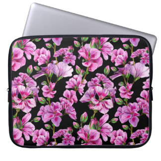 Capa Para Notebook Ramais de gerânio, bordos cor-de-água rosa.