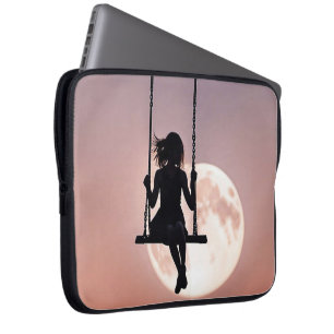 Capa Para Notebook Rapariga Em Balança Com Lua