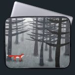Capa Para Notebook Raposa e Floresta<br><div class="desc">Uma única raposa vermelha selvagem fica debaixo dos pinheiros numa floresta escura. Para a natureza, a vida selvagem e amantes de os animais. Arte original de Nic Squirrell.</div>