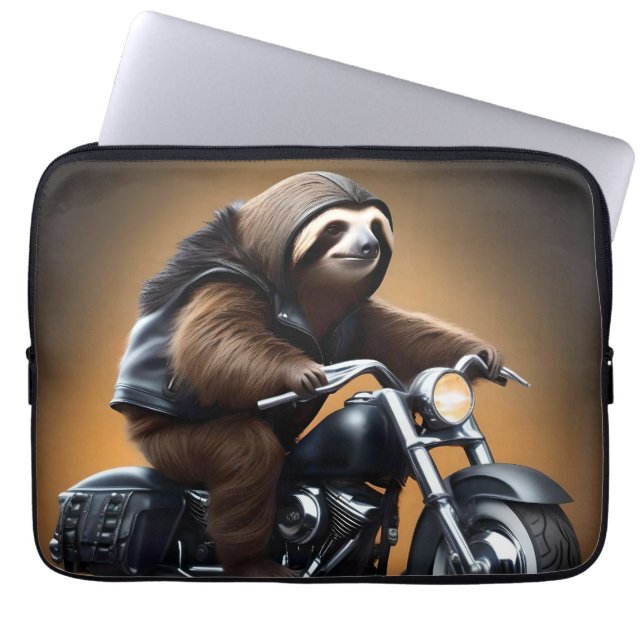 Capa Para Notebook Rebel Sloth: Uma Motobicicleta Que Caminhava Com U (Frente)
