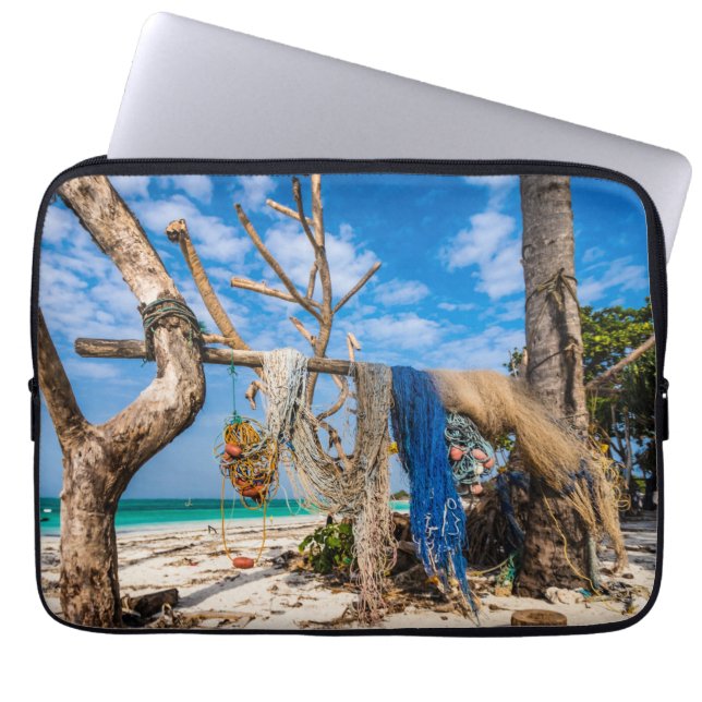 Capa Para Notebook Redes de pesca que secam na praia (Frente)