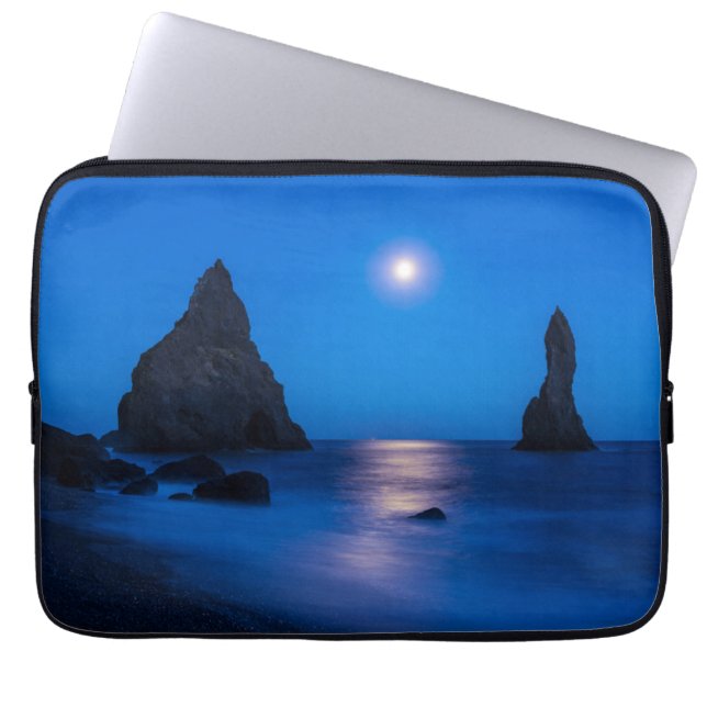 Capa Para Notebook Reflexo do Nascer da Lua | Islândia, Reynisdrangur (Frente)