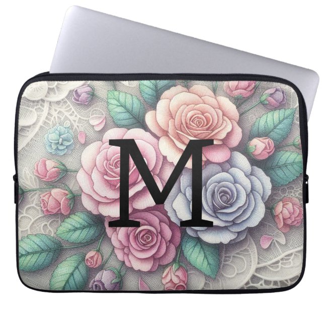 Capa Para Notebook Rendas monogramadas flores rosa roxo azul rosas (Frente)