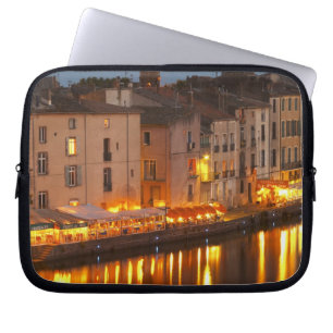 Capa Para Notebook Restaurantes ao longo do rio Herault. L'Herault