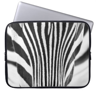 Capa Para Notebook Retrato artístico preto-e-branco de um zebo