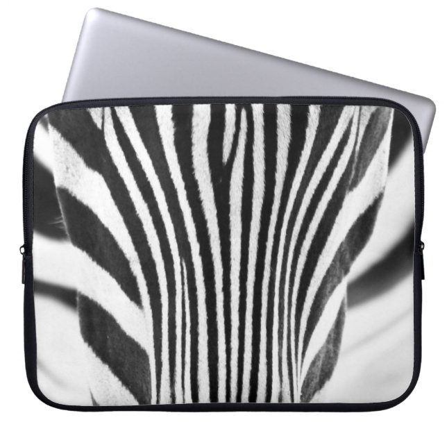 Capa Para Notebook Retrato artístico preto-e-branco de um zebo (Frente)