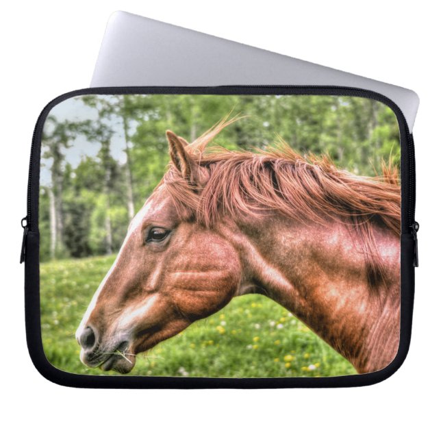 Capa Para Notebook Retrato De Cavalo Vermelho Espiritado Em Corrida (Frente)