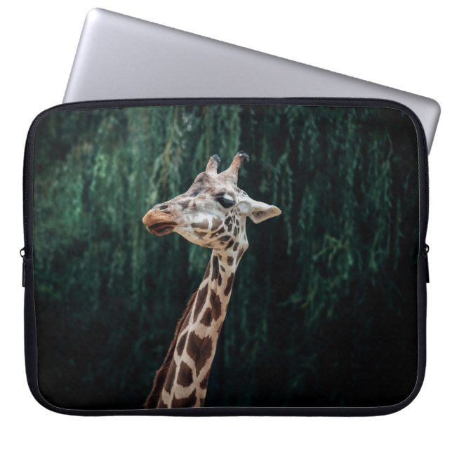 CAPA PARA NOTEBOOK RETRATO DE CUTE GIRAFFE (Frente)